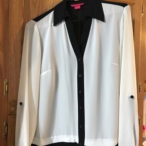 Black and white long sleeves color block blouse.